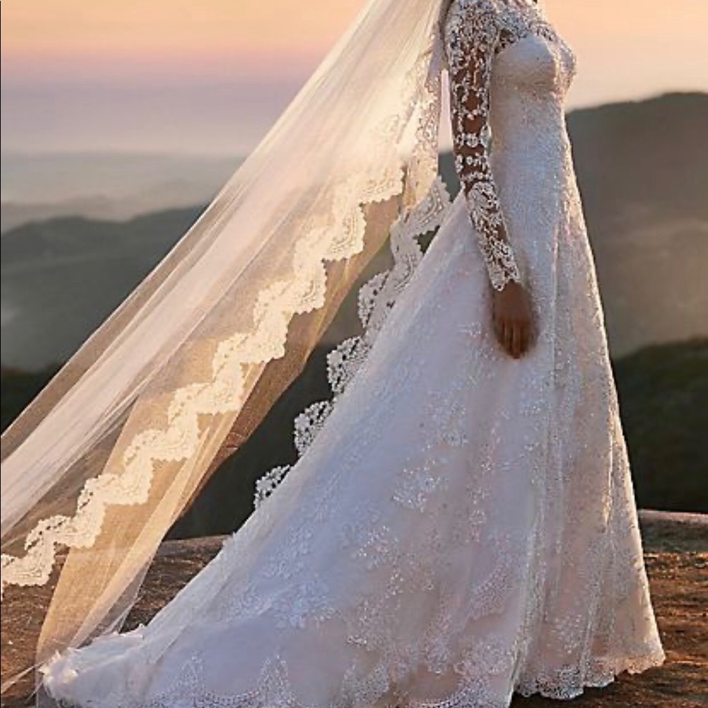 Beautiful Wedding Dress !!